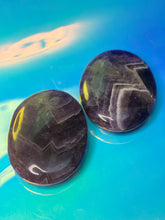 Load image into Gallery viewer, Chevron amethyst palmstone