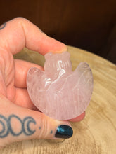 Load image into Gallery viewer, Rose quartz owl