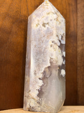 Load image into Gallery viewer, Large flower agate tower