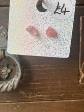 Load image into Gallery viewer, Crystal chip studs