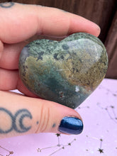Load image into Gallery viewer, Moss agate heart crystal carvings