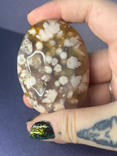 Load image into Gallery viewer, High quality flower agate palmstone carving