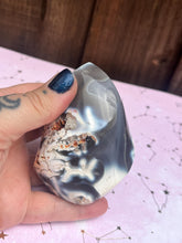 Load image into Gallery viewer, Orca agate crystal flame with interesting flower agate inclusions