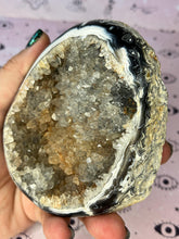 Load image into Gallery viewer, Rare Orca agate raw crystal geode