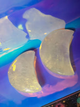 Load image into Gallery viewer, Clear quartz moon
