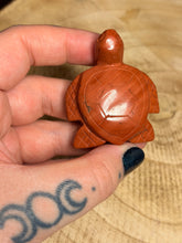 Load image into Gallery viewer, Turtle crystal carvings

