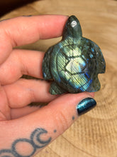 Load image into Gallery viewer, Turtle crystal carvings
