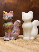 Load image into Gallery viewer, Posh sitting cat carvings
