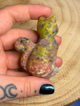 Load image into Gallery viewer, Posh sitting cat carvings
