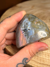 Load image into Gallery viewer, Labradorite free form - A
