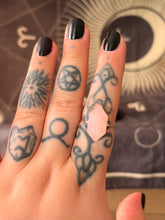 Load image into Gallery viewer, Rose quartz double point adjustable ring
