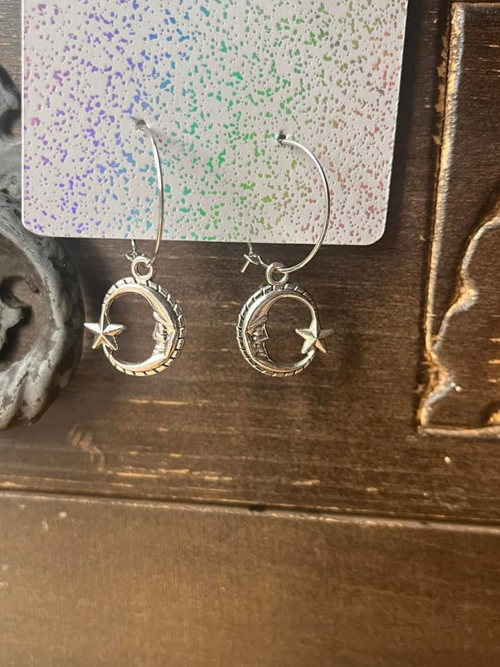 Moon face star hoops