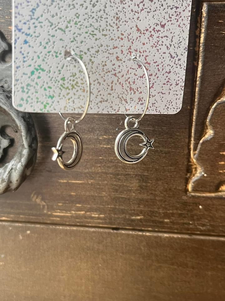 Small moon and star hoops