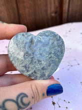 Load image into Gallery viewer, Moss agate heart crystal carvings
