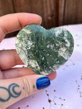 Load image into Gallery viewer, Moss agate heart crystal carvings
