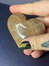 Load image into Gallery viewer, Very flashy high quality peach moonstone crystal heart carving
