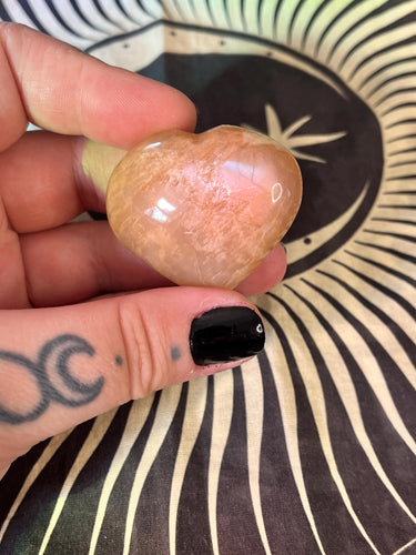 Very flashy high quality small peach moonstone crystal heart carving