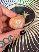 Load image into Gallery viewer, Very flashy high quality small peach moonstone crystal heart carving
