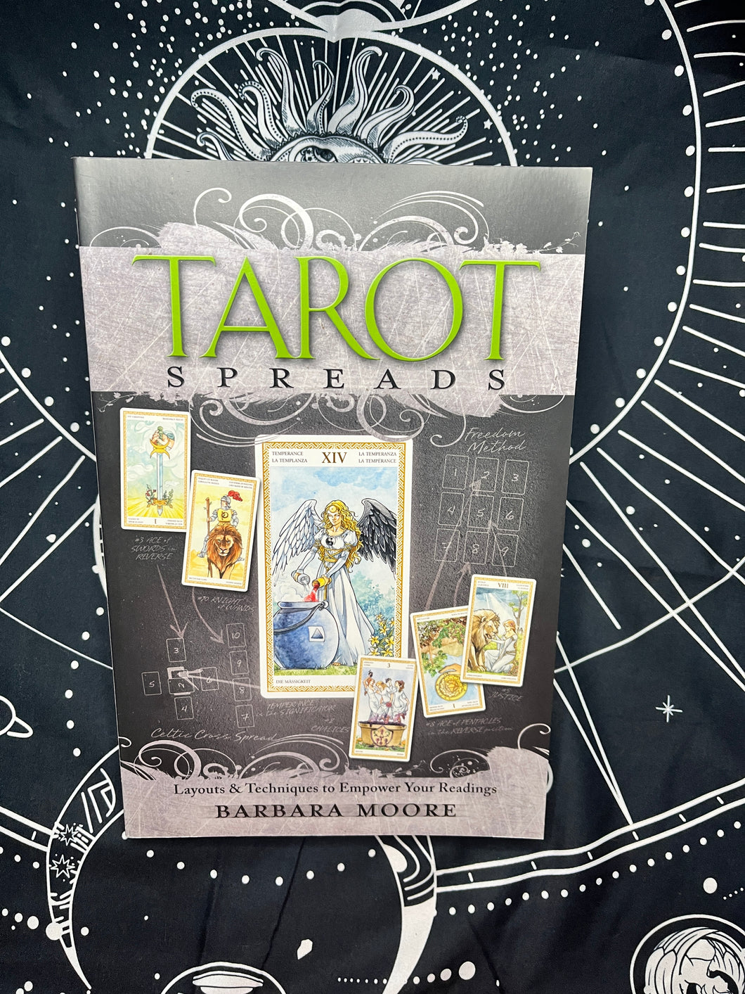 Tarot spreads book